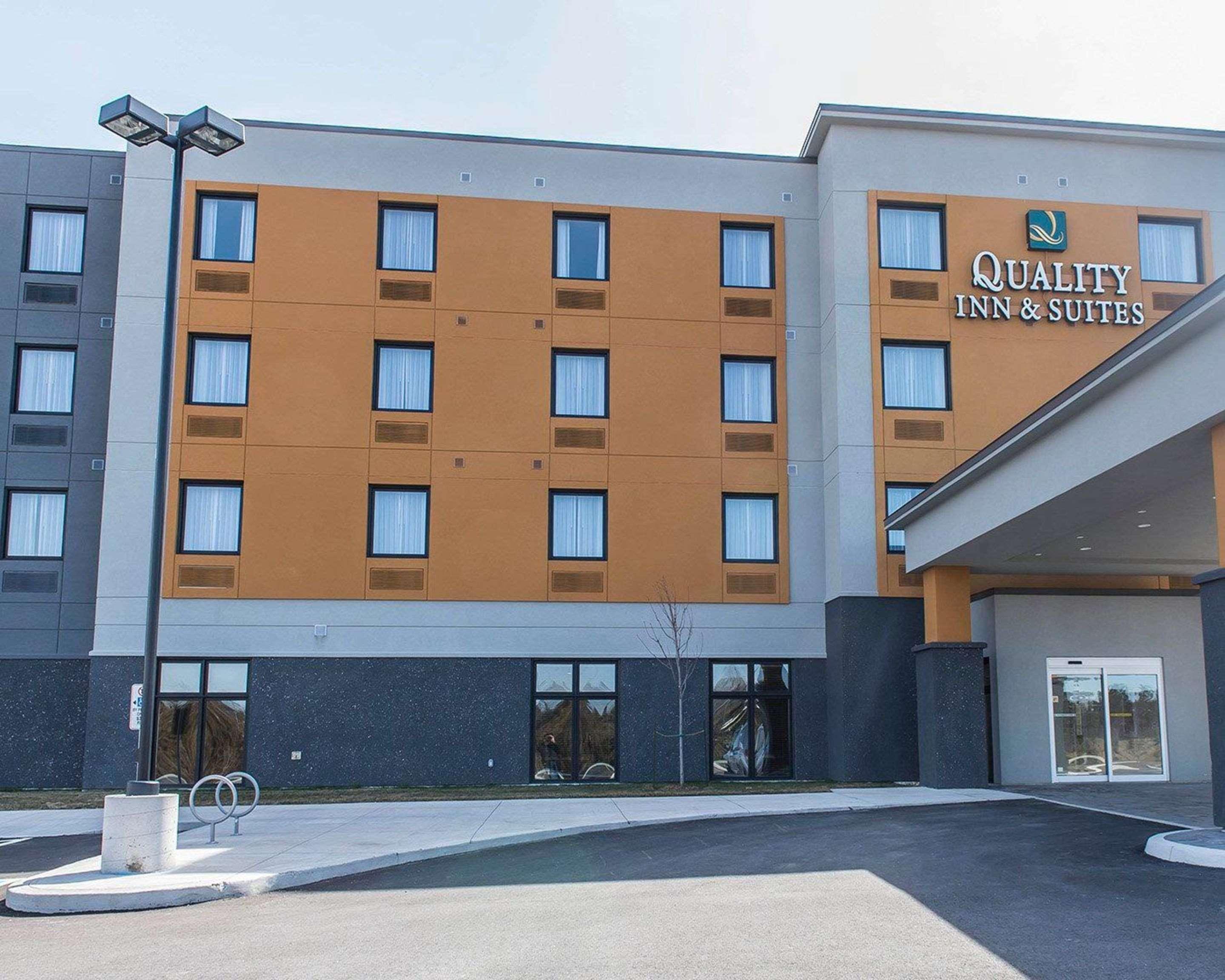 Quality Inn & Suites Kingston Exteriör bild